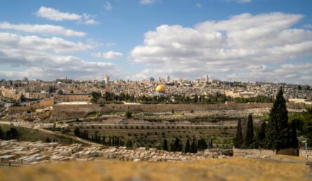 על קרקע קדושה: שמאי מקרקעין בירושלים