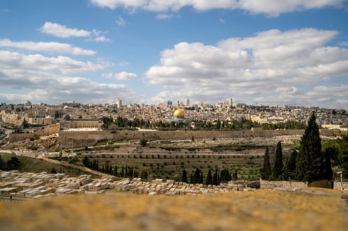 על קרקע קדושה: שמאי מקרקעין בירושלים
